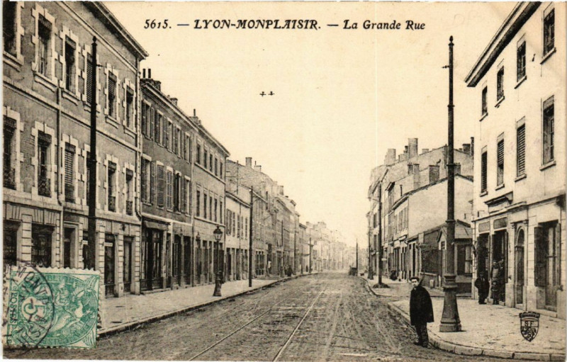 Carte postale ancienne Lyon - Montplaisir - La Grande Rue à Lyon