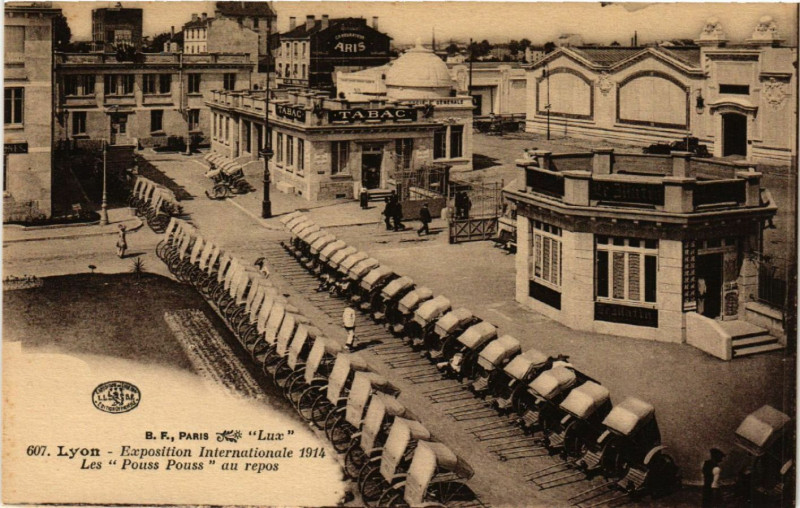 Carte postale ancienne Lyon - Expo Internationale 1914 - Les Pouss pouss à Lyon