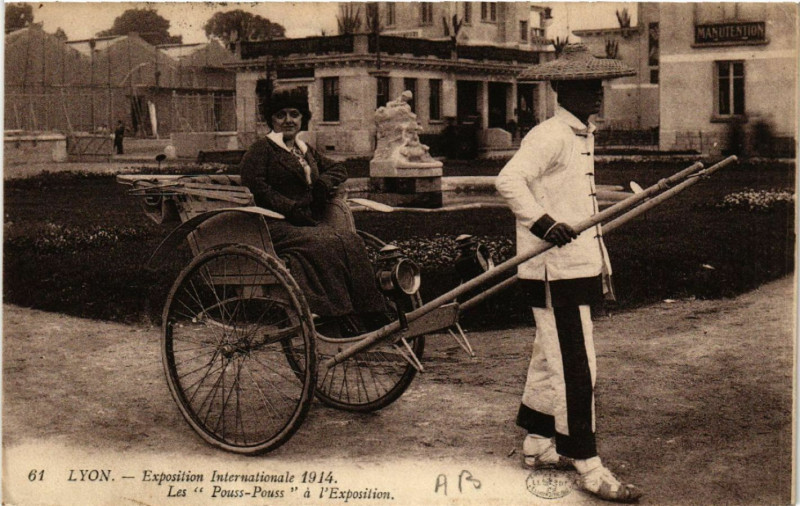 Carte postale ancienne Lyon - Expo Internationale 1914 - Les Pouss Pouss à Lyon
