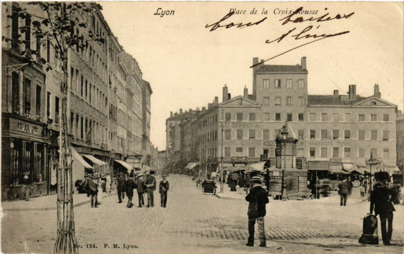 Carte postale ancienne Lyon - Place de la Croix-Rousse à Lyon
