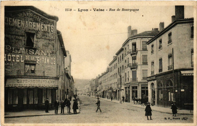 Carte postale ancienne Lyon - Vaise - Rue de Bourgogne à Lyon