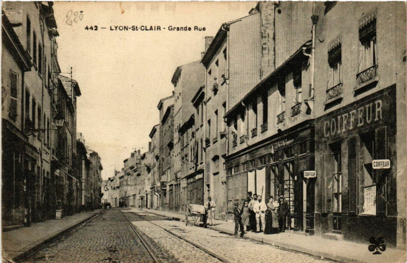 Carte postale ancienne Lyon - Saint-Clair - Grande Rue à Lyon