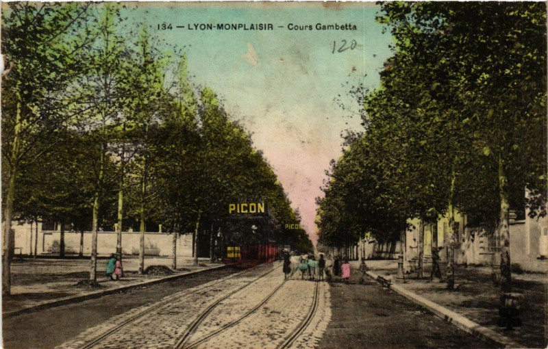 Carte postale ancienne Lyon Monplaisir - Cours Gambetta à Cours