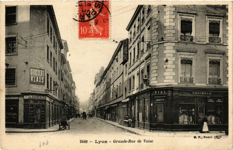 Carte postale ancienne Lyon - Grande Rue de Vaise à Lyon
