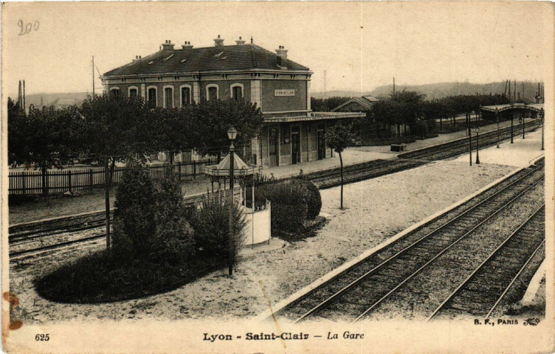 Carte postale ancienne Lyon - Saint-Clair - La Gare à Lyon