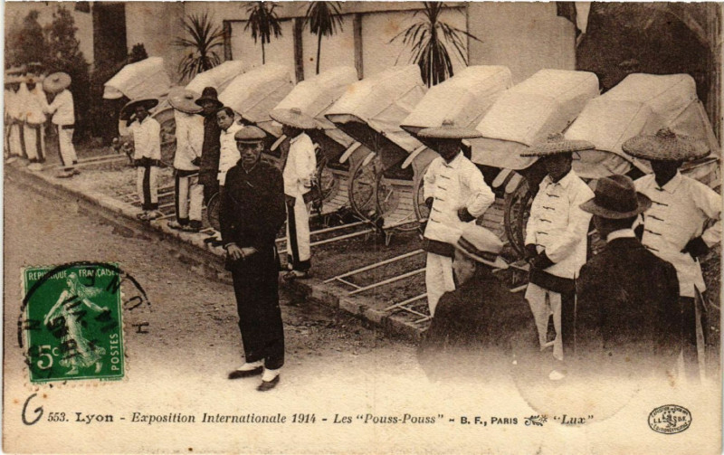 Carte postale ancienne Lyon - Expo Internationale 1914 - Les Pouss pouss à Lyon
