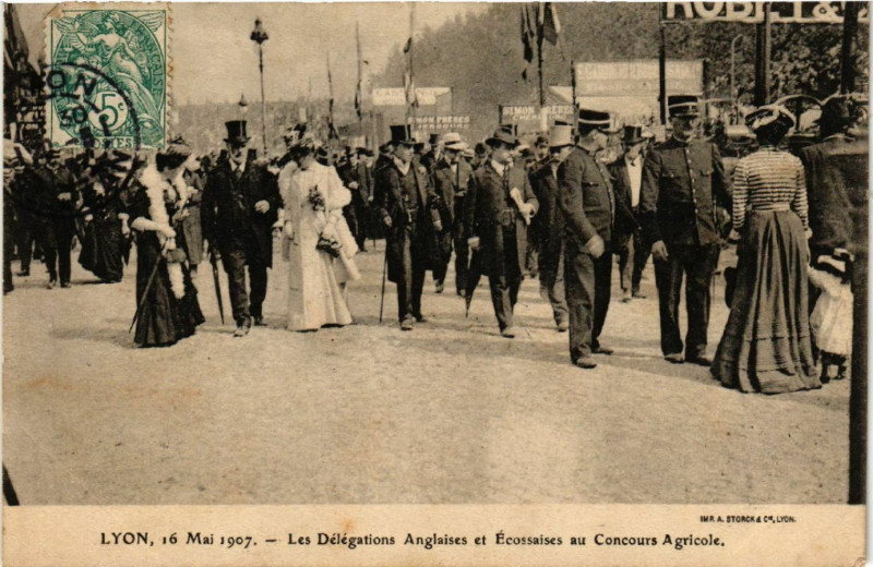 Carte postale ancienne Lyon Delegations Anglaises et Ecossaises au Concours Agricole à Cours