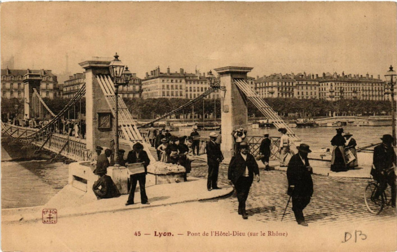 Carte postale ancienne Lyon - Pont de l'Hotel Dieu à Lyon