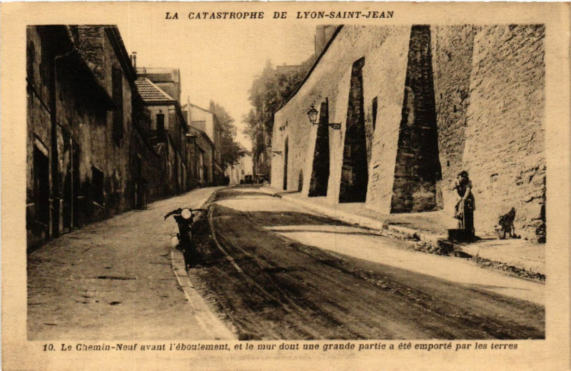 Carte postale ancienne La Catastrophe de Lyon-Saint-Jean Le Chemin-Neuf avant l'ebouleme à Lyon