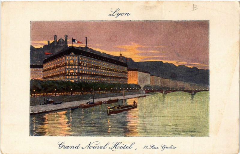 Carte postale ancienne Lyon - Grand Nouvel Hotel à Lyon