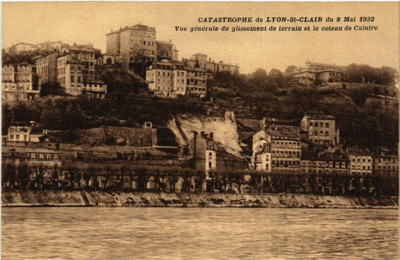 Carte postale ancienne Catastrophe Lyon Saint-Clair du 8 Mai 1932 Vue générale du glisse à Lyon