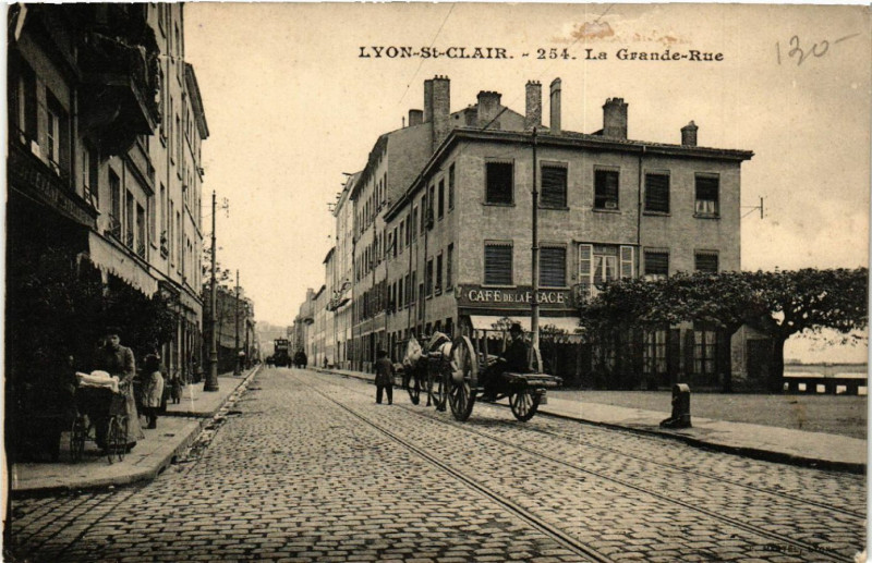 Carte postale ancienne Lyon-Saint-Clair - La Grande Rue à Lyon