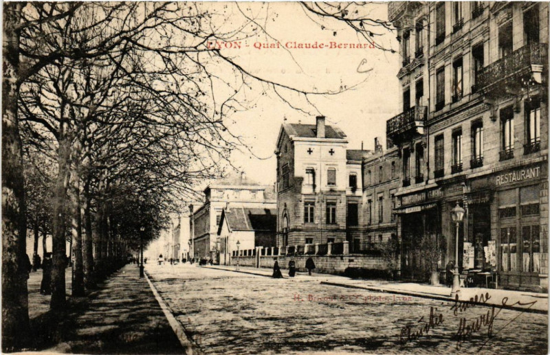 Carte postale ancienne Lyon - Quai Claude Bernard à Lyon