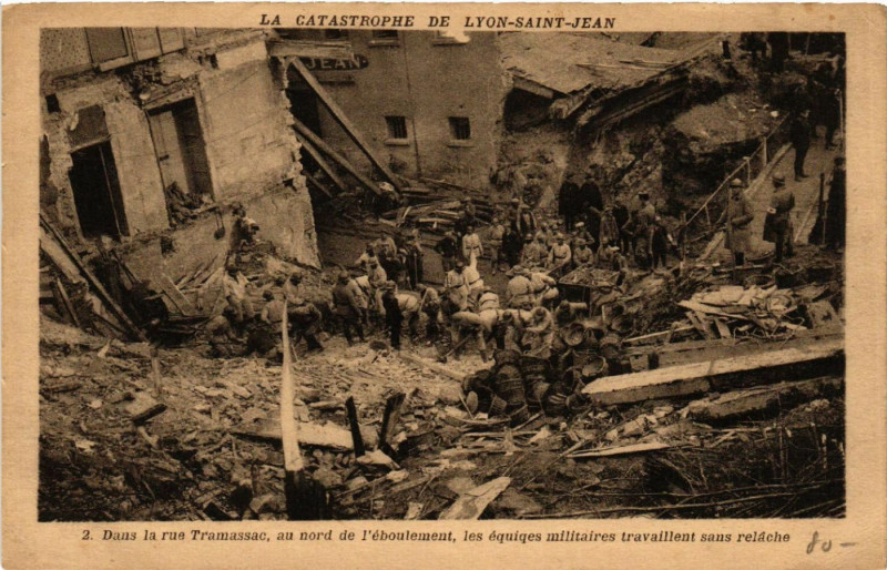 Carte postale ancienne La Catastrophe de Lyon-Saint-Jean - Dans la Rue Tamassac à Lyon