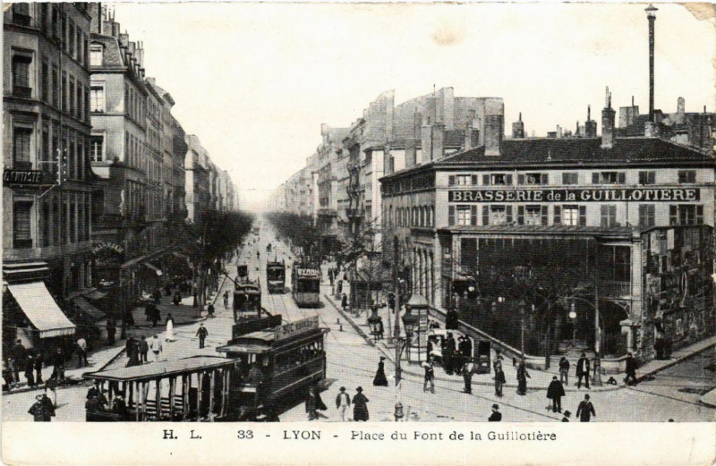Carte postale ancienne Lyon - Place du Pont de la Guillotiere à Lyon