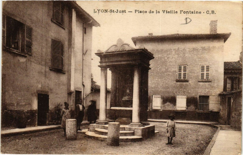 Carte postale ancienne Lyon - Saint-Just - Place de la Vieille Fontaine à Lyon