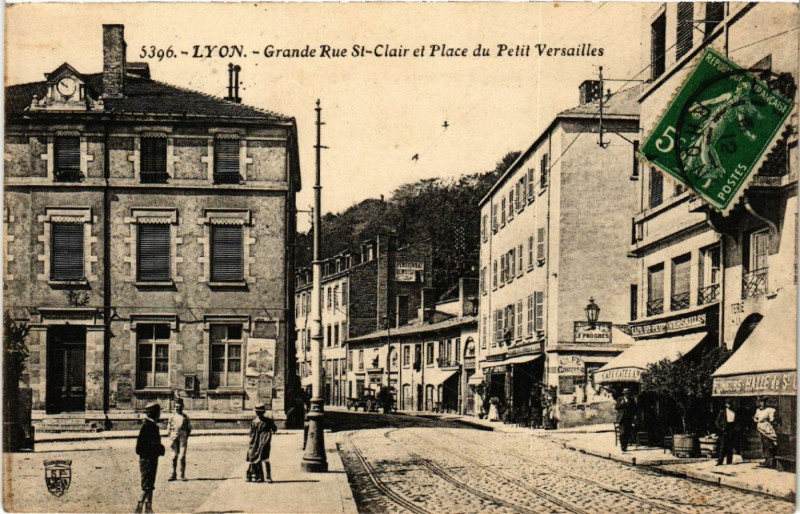 Carte postale ancienne Lyon - Grande Rue Saint-Calir et PLace du Petit Versailles à Lyon