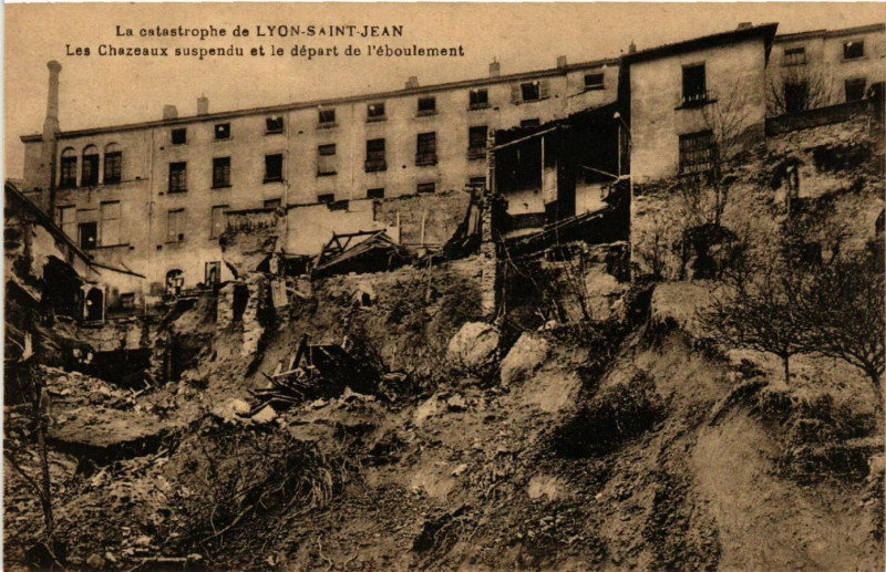 Carte postale ancienne La Catastrophe de Lyon Saint-Jean à Lyon