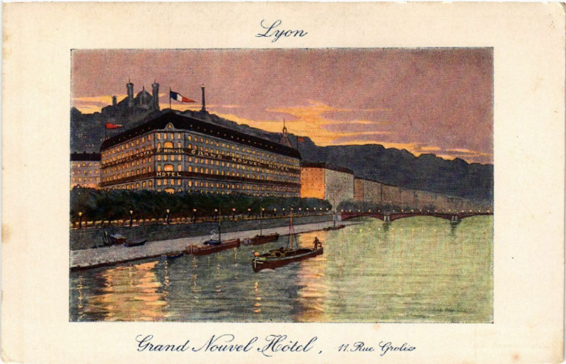 Carte postale ancienne Lyon - Grand Nouvel Hotel à Lyon
