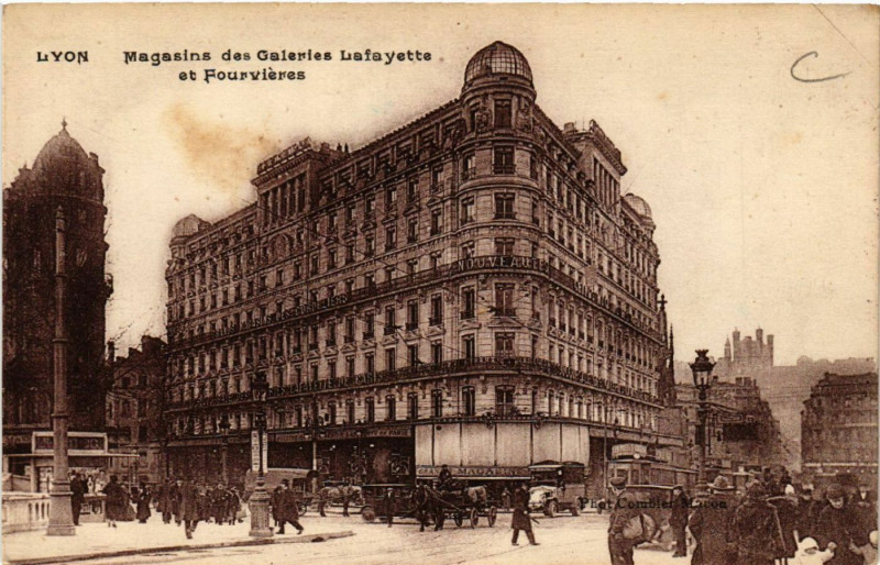 Carte postale ancienne Lyon - Megasins des Galeries Lafayette à Lyon