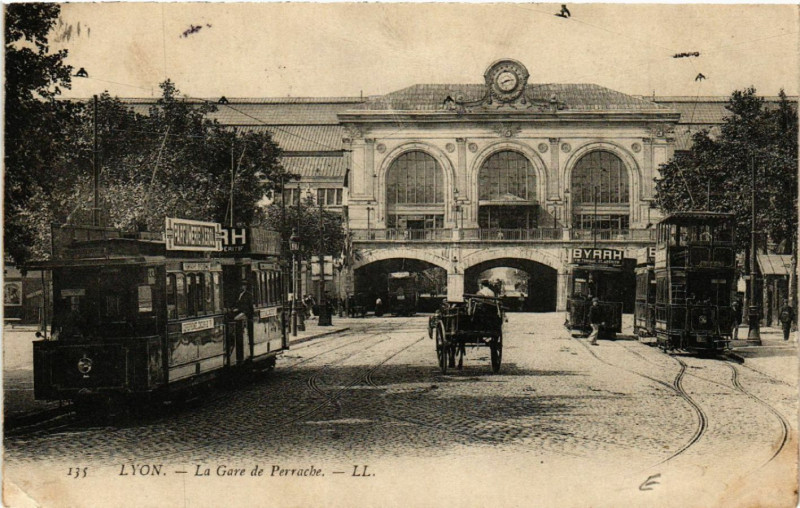 Carte postale ancienne Lyon - La Gare de Perrache à Lyon