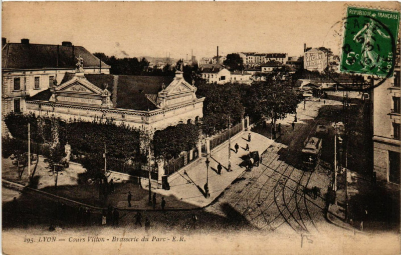 Carte postale ancienne Lyon - Cours Vitton - Brasserie du Parc à Lyon