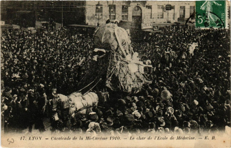 Carte postale ancienne Lyon - Cavalcade de la Mi Careme 1910 à Lyon