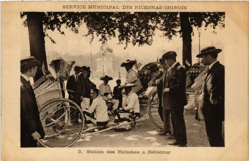 Carte postale ancienne Station des Rickshas a Bellecour
