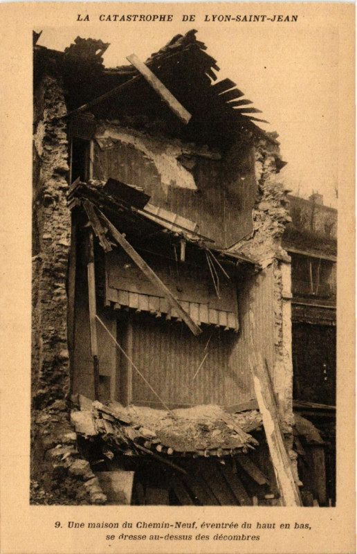 Carte postale ancienne Une Maison du chemin neuf eventere du haut en bas