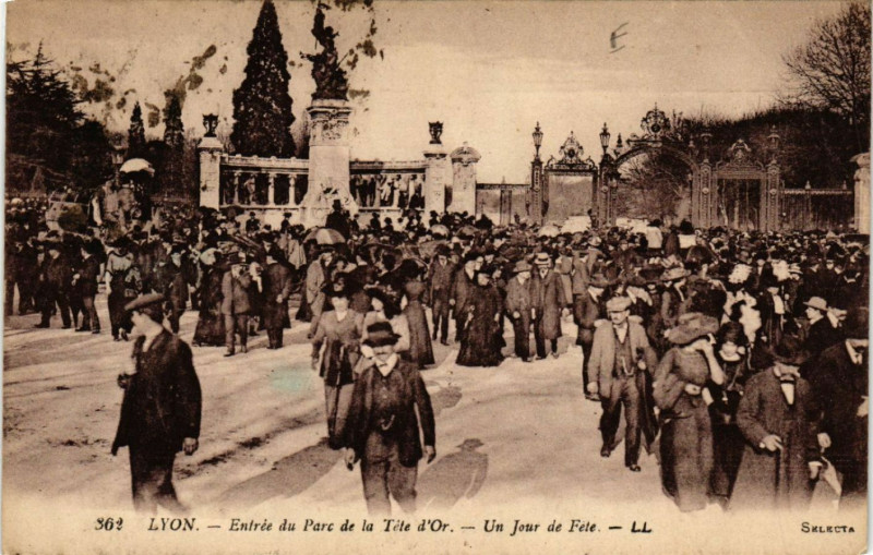 Carte postale ancienne Lyon - Entrée du Parc de l'Tete d'Or à Lyon