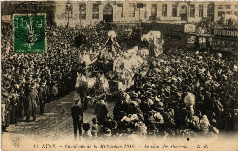 Carte postale ancienne Lyon - Cavalcade de la Mi Careme 1910 à Lyon