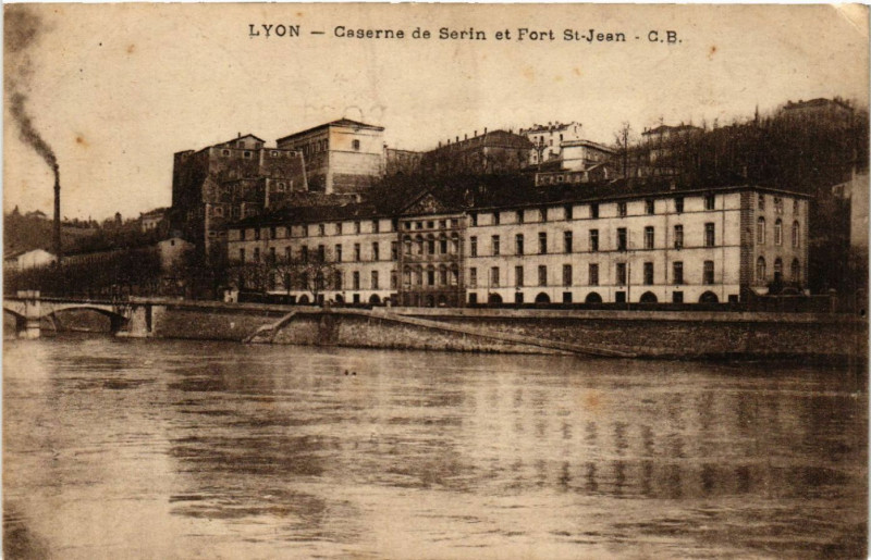 Carte postale ancienne Lyon - Caserne de Serin et Fort Saint-Jean à Lyon