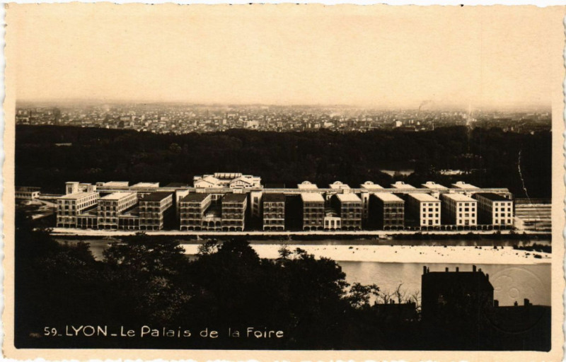 Carte postale ancienne Lyon - Le Palais de la Foire à Lyon