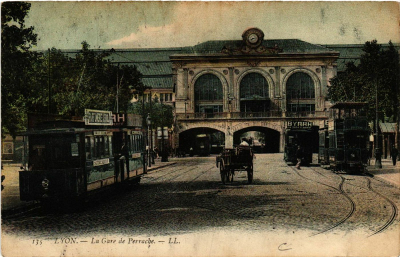 Carte postale ancienne Lyon - La Gare de Perrache à Lyon
