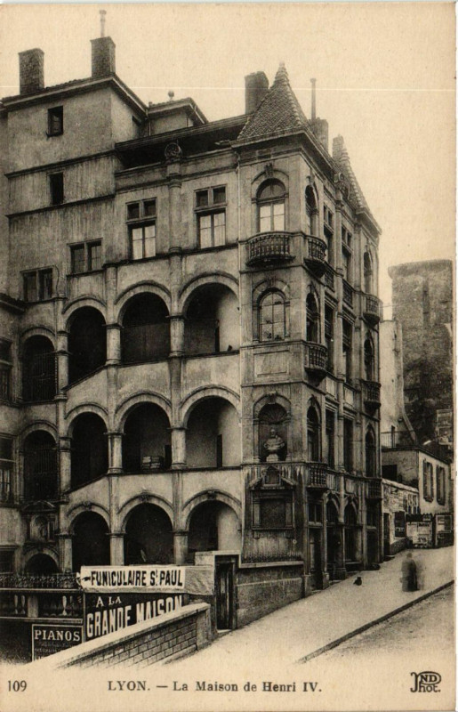 Carte postale ancienne Lyon - La Maison de Henri Iv à Lyon