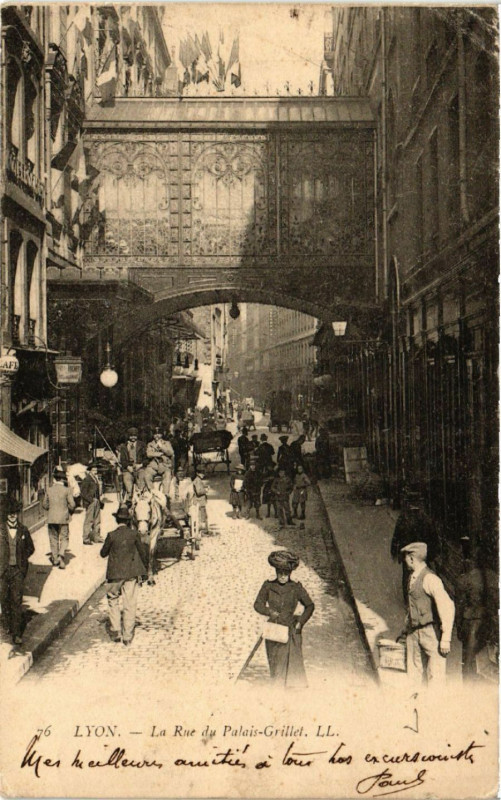 Carte postale ancienne Lyon - La Rue du Palais Grillet à Lyon