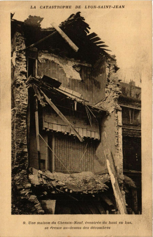 Carte postale ancienne Une Maison du chemin neuf eventere du haut en bas