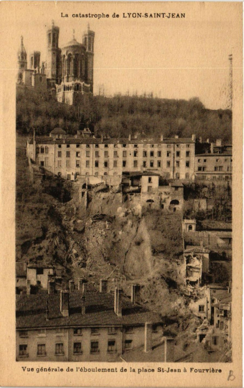 Carte postale ancienne La catastrophe de Lyon Saint-Jean Vue générale de l'Eboulement de à Lyon
