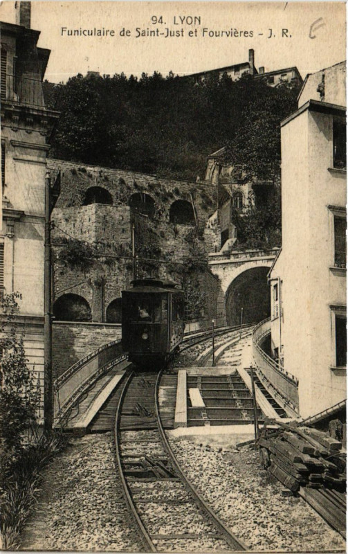 Carte postale ancienne Lyon - Funiculaire de Saint-Just et FOURVIEREs à Lyon