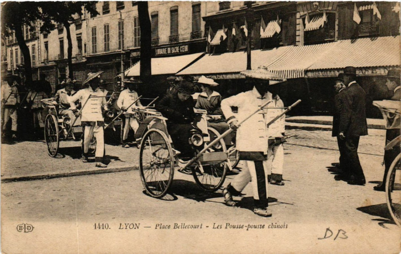 Carte postale ancienne Lyon - Place Bellecourt à Lyon