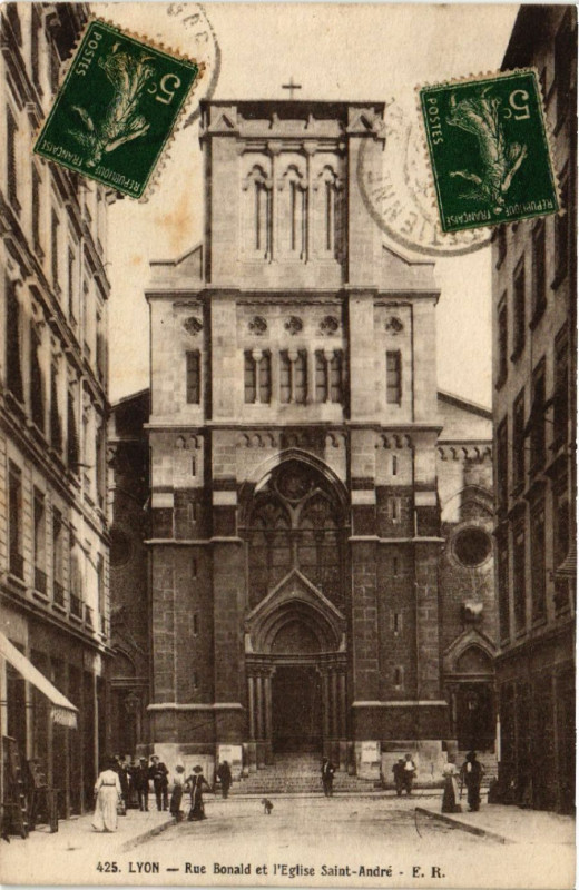 Carte postale ancienne Lyon - Rue Bonald et l'Eglise Saint-Andre à Lyon