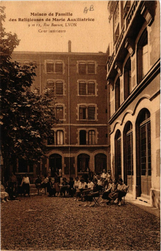 Carte postale ancienne Maison de Famille des Religieuses de Marie Auxilatrice