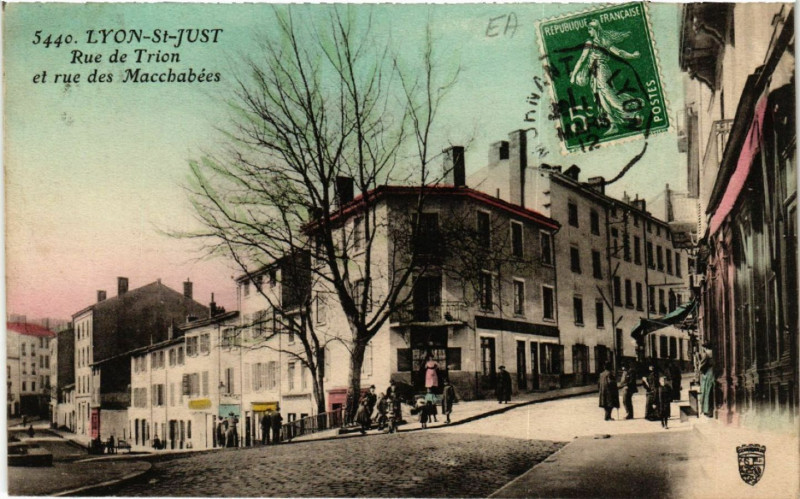 Carte postale ancienne Lyon - Saint-Just - Rue de Trion à Lyon