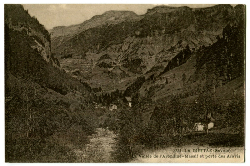 Carte postale ancienne Haute-Savoie La Giettaz Vallée de l'Arondine Massif et Porte des Aravis