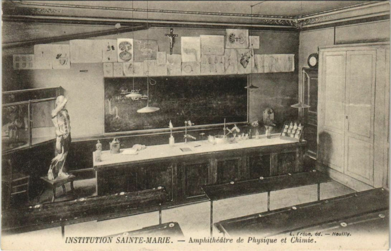 Carte postale ancienne Paris 16e 11, Rue de Méssine Inst. Sainte-marie