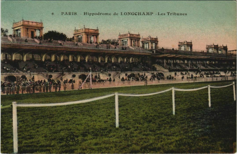 Carte postale ancienne Hippodrome de Longchamp - Les Tribunes à Paris 16e