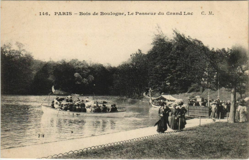 Carte postale ancienne Bois de Boulogne - Le Passeur du Grand Lac à Paris 16e