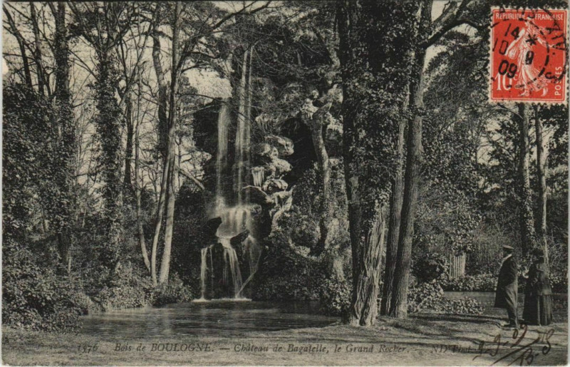 Carte postale ancienne Bois de Boulogne - Château de Bagatelle, le Grand Rocher à Paris