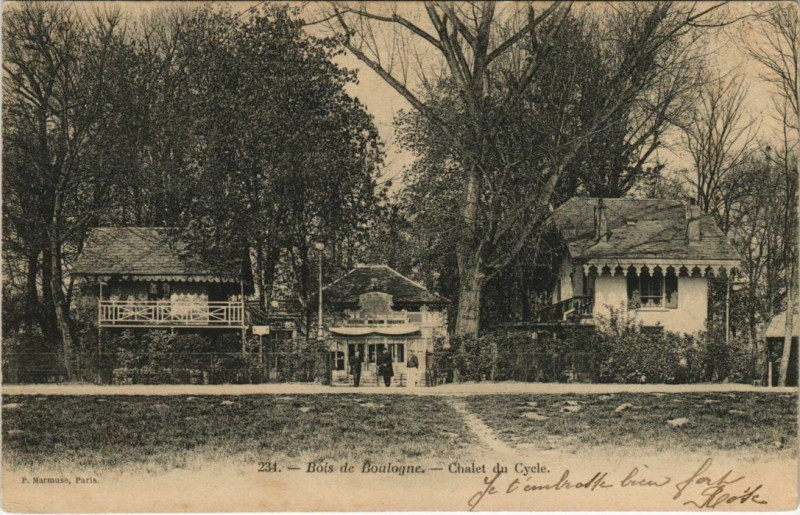 Carte postale ancienne Bois de Boulogne - Chalet du Cycle à Paris 16e