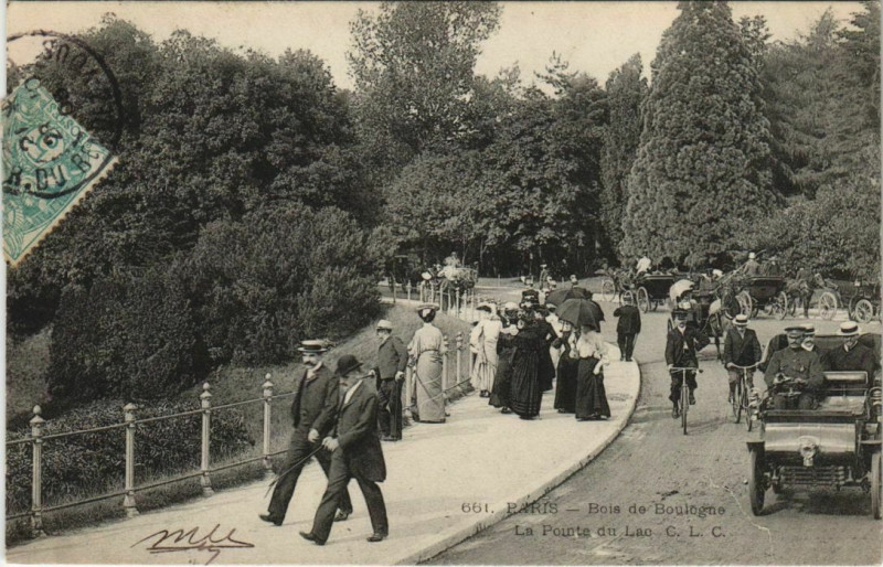 Carte postale ancienne Bois de Boulogne - La Pointe du Lac à Paris 16e
